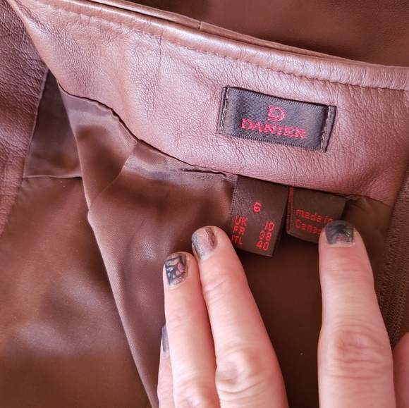 Danier leather skirt - Picture 4 of 7